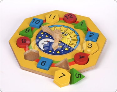 Reloj con Figuras Geométricas